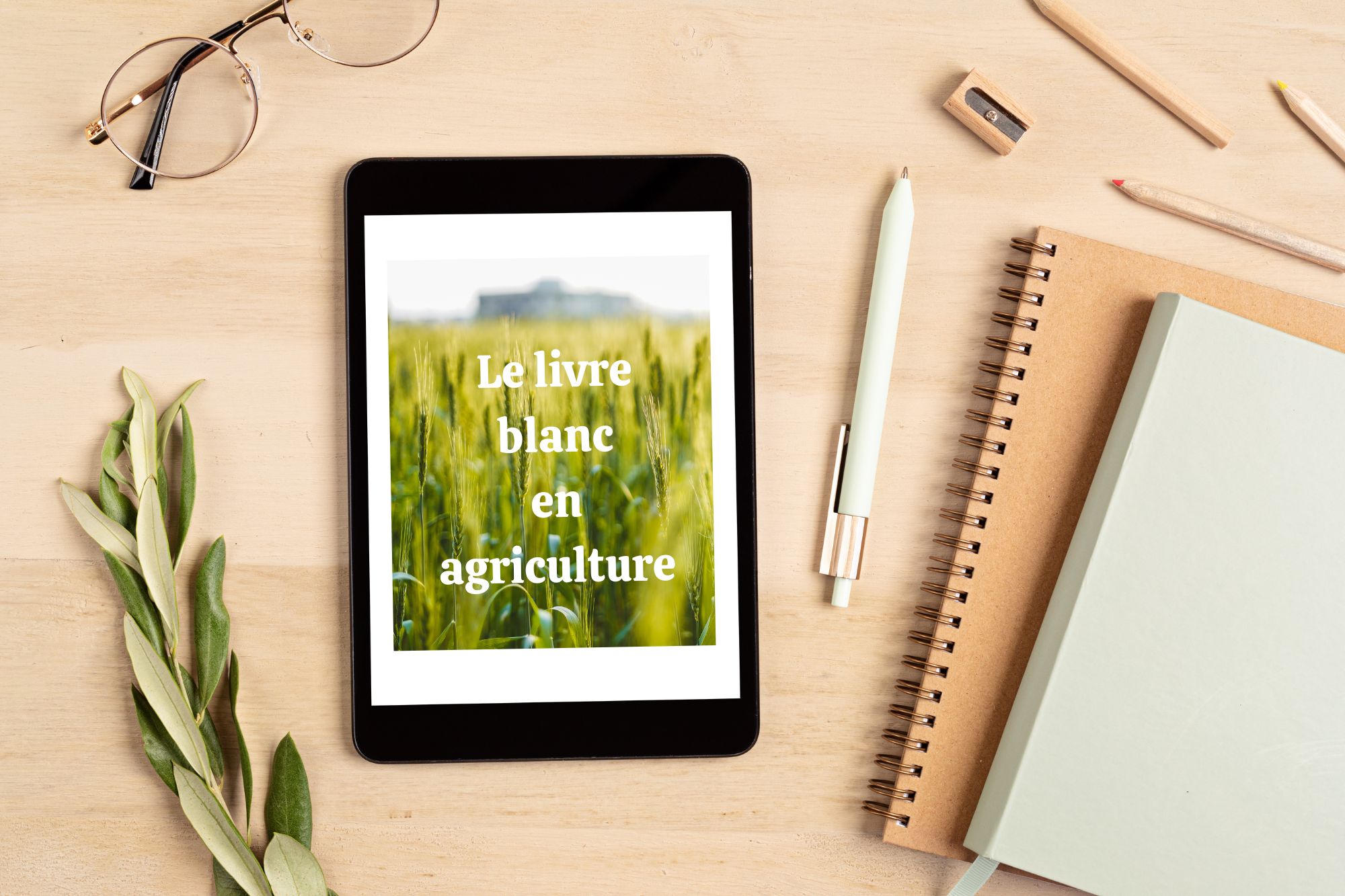 Tablette tactile avec un livre blanc en agriculture